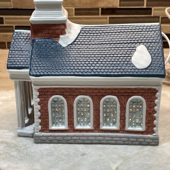 Dickens Keepsake Liberty Church 1994 Lighted Building Christmas Village NEW - Picture 5 of 14